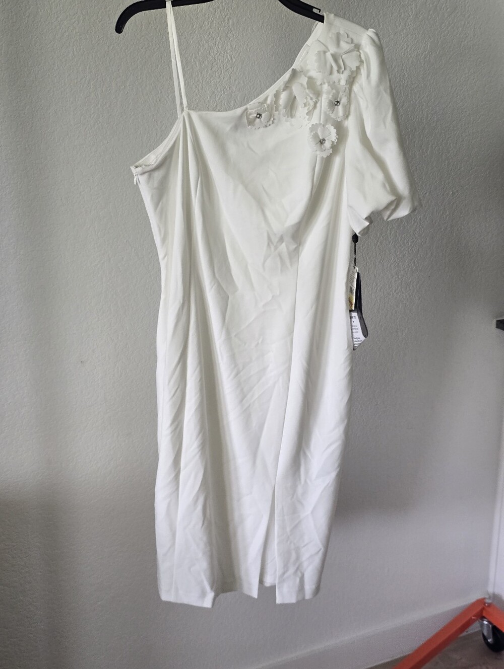 NWT Adrianna Papell Ivory 3D Floral One Shoulder Crepe Dress Size 16 $179 NWT - Picture 3 of 9